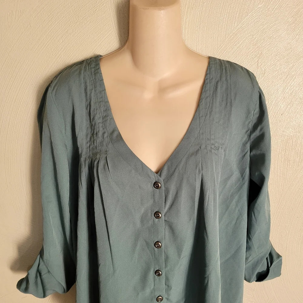 O'Neill Greenish Blue Deep V-neckline Button Down Blouse Size Women's Medium - Picture 4 of 10